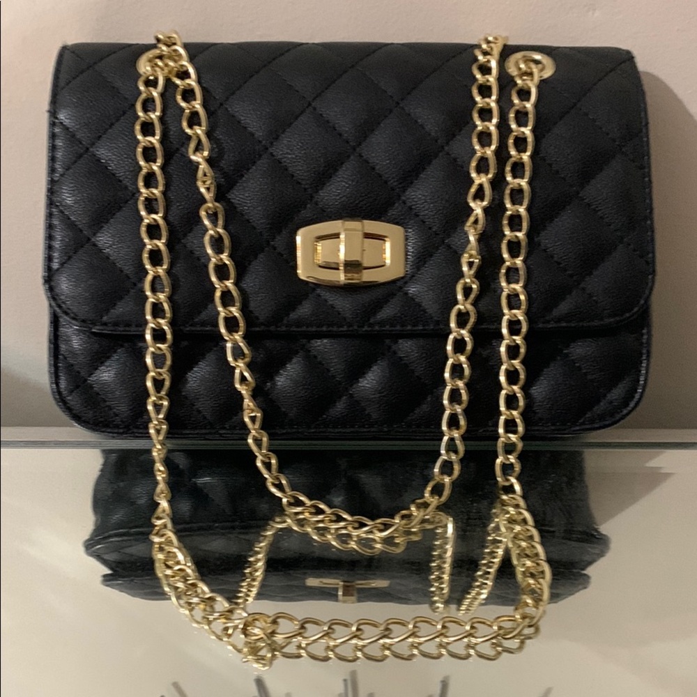 Elegant Black Quilted Chain Bag - Picture 2 of 6